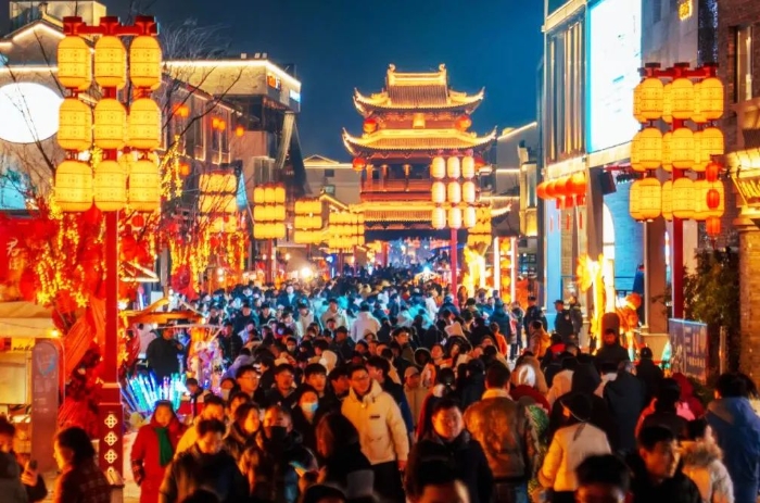 欢乐闹元宵 城管强保障